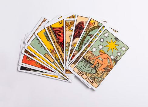 Как научиться гадать на картах Таро: инструкция для начинающих