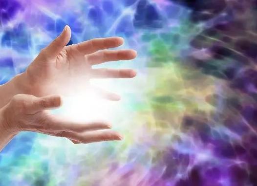 Биоэнергетика здоровья человека: как научиться лечить руками