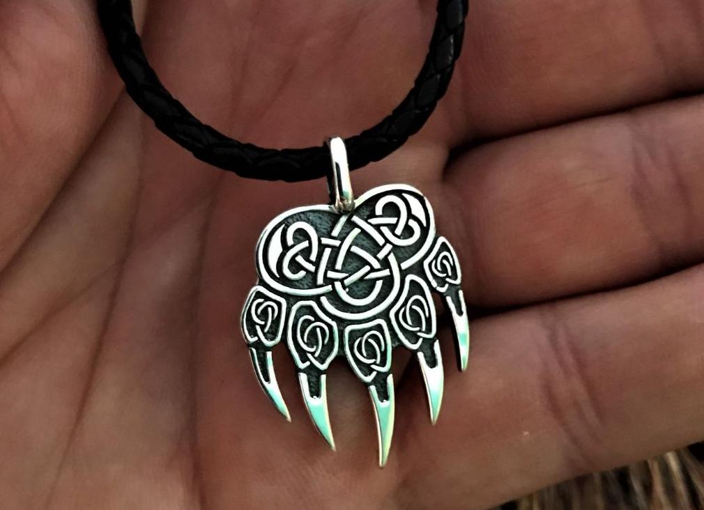 Лапа велеса: значение оберега 